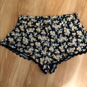 H&M summer, floral shorts!